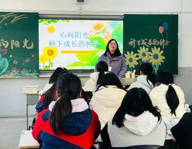 阳光少年课程趣味讲堂引导学生感知自身