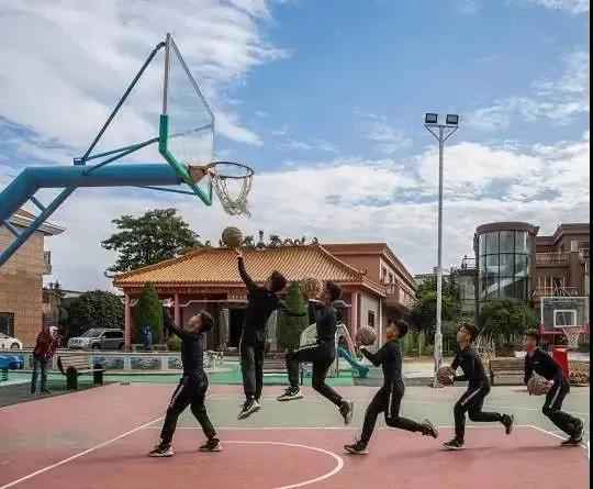 励志独臂少年加入东莞大朗篮球队,首次参加省赛助力球队夺冠