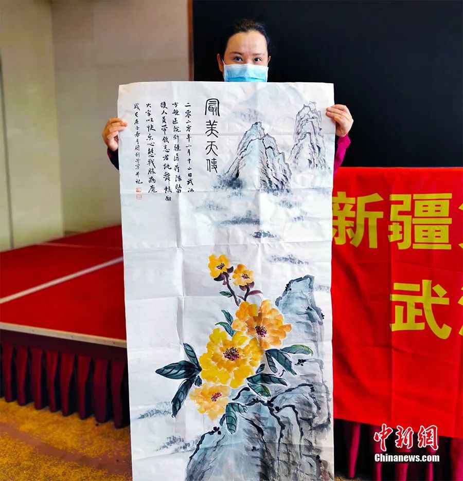 方舱医院教患者跳舞的新疆姑娘:我与武汉有个约定